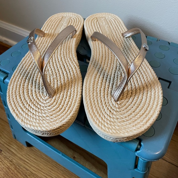 Women's Tommy Bahama Metallic Flip Flops - Picture 1 of 7